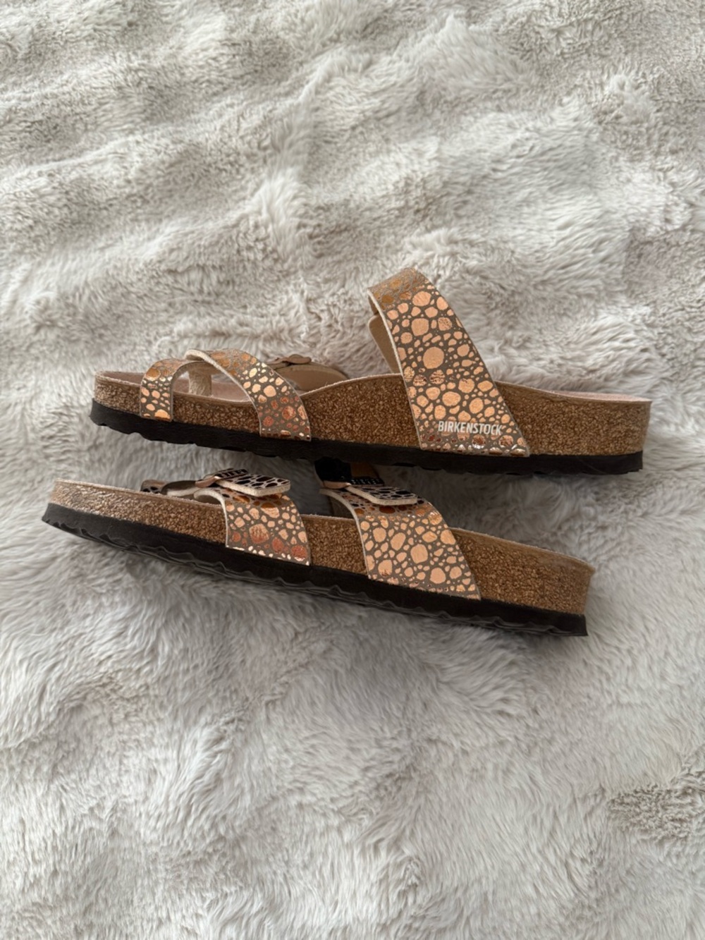 Birkenstock Women’s Arizona Sandals in Metallic Copper Speckle